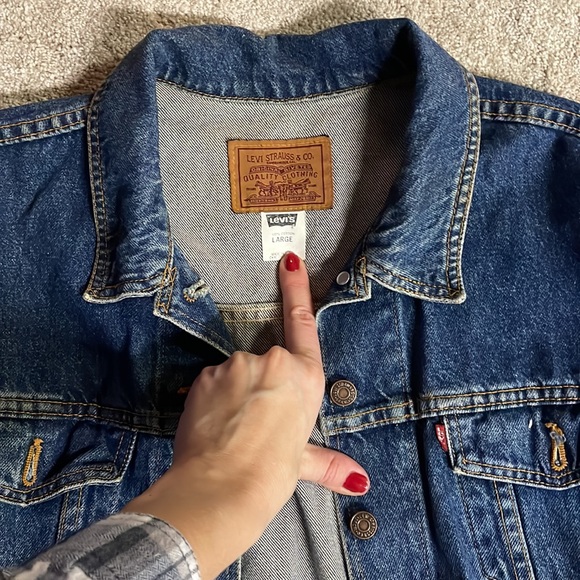 Vintage Levi denim jacket - Picture 2 of 5